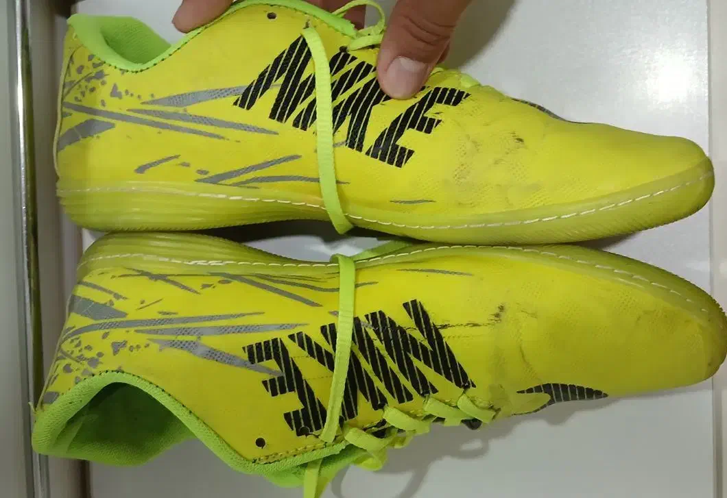 فوتبال و والیبال کفش|کیف، کفش، کمربند|ارومیه, |دیوار