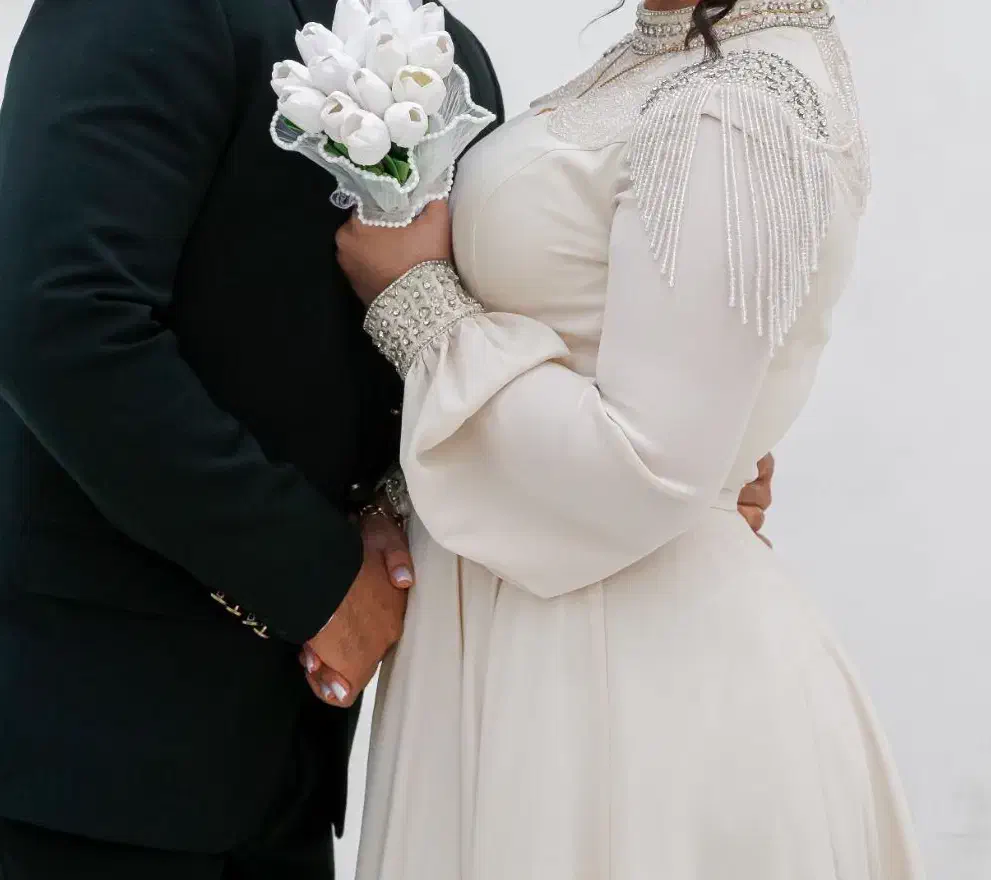 لباس مجلسی|لباس|رباط‌کریم, مسکن مهر آبشناسان|دیوار