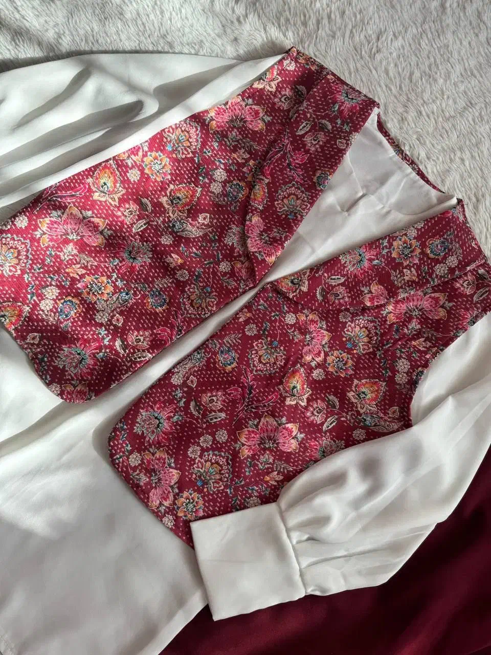 سه تیکه یلدایی|لباس|یزد, |دیوار