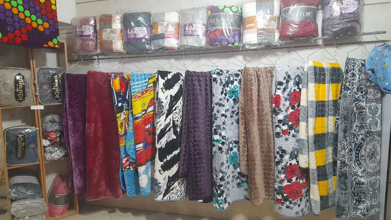 فروش پتوهای ایرانی و خارجی|رختخواب، بالش، پتو|تاکستان, |دیوار