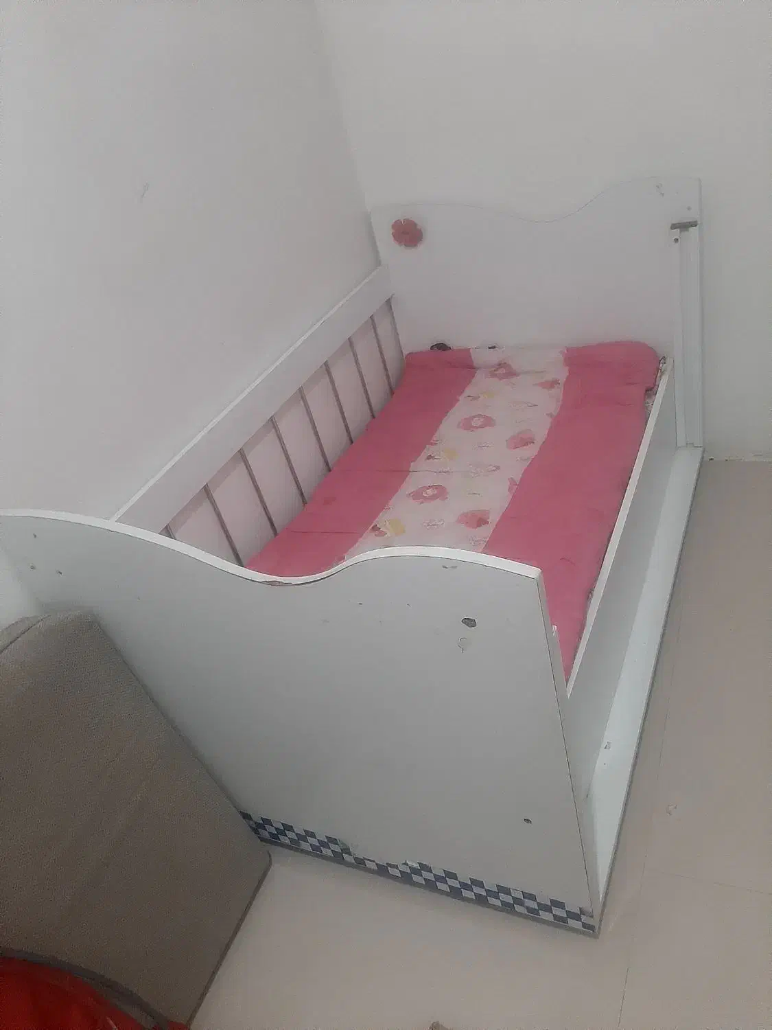 تخت کودک به همراه خوشخواب|تخت و سرویس خواب|مشهد, آزادشهر|دیوار