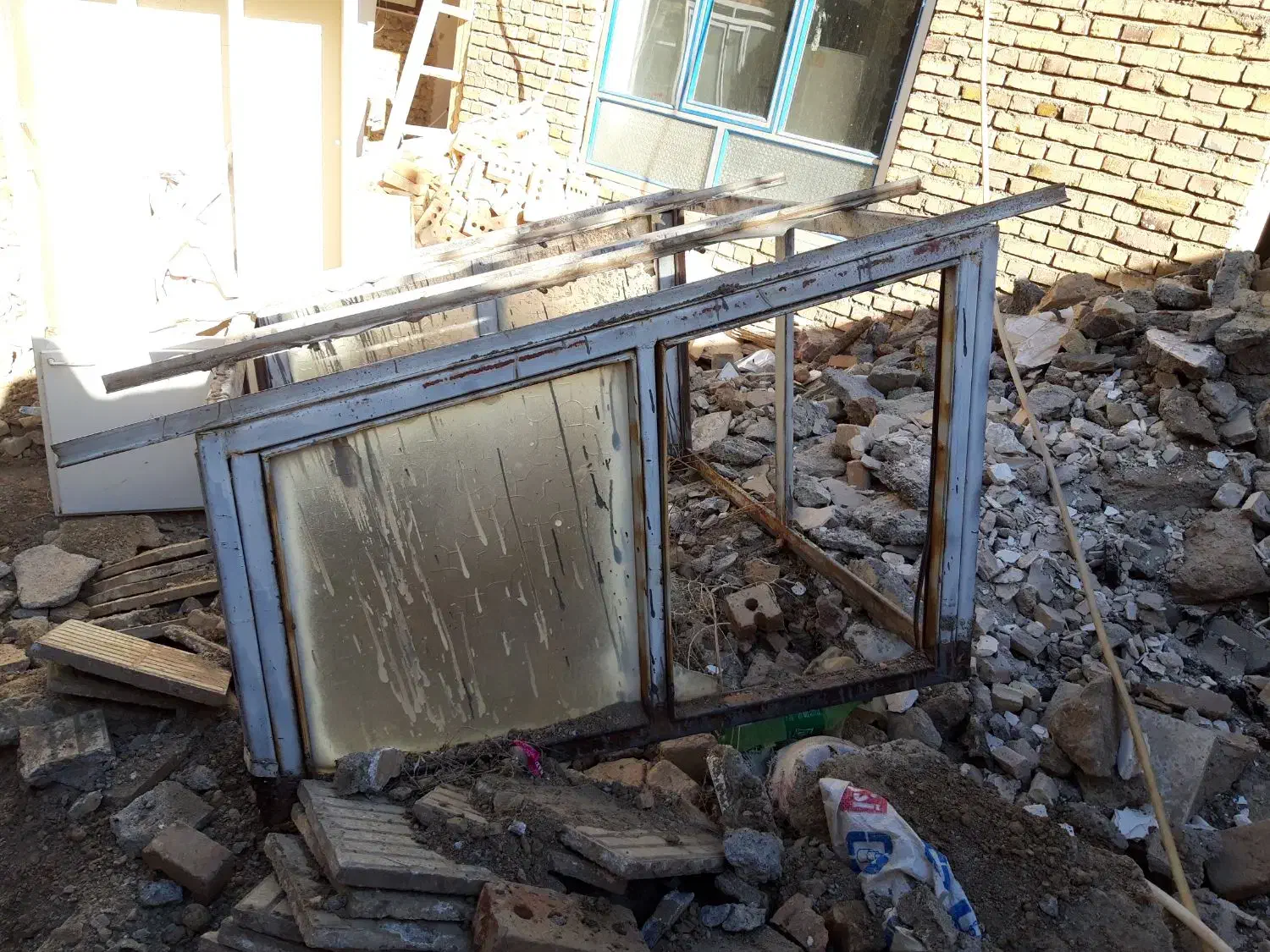 دوتا پنجره یک عدد درب ورودی آلومینیوم برای فروش|مصالح و تجهیزات ساختمان|مرند, |دیوار