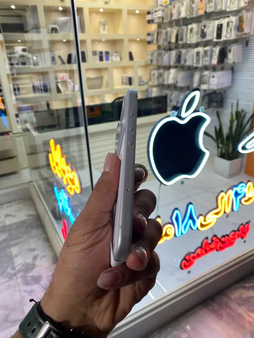 17 پرو Za/a silver شرایطی|موبایل|اصفهان, باغ زرشک|دیوار