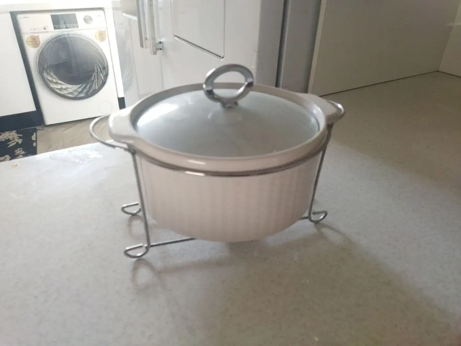 سرویس پذیرایی کاملا نو فقط جهت دکور در ویترین بوده|ظروف سرو و پذیرایی|ساری, |دیوار