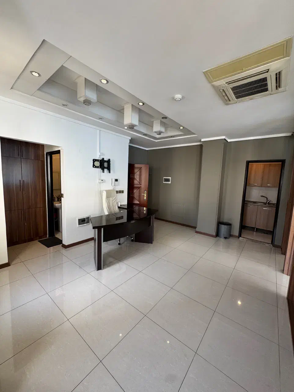 ۱۰۰متر ساختمان پزشکان/فول امکانات/۲ اتاق یکی مستر|اجارهٔ دفتر کار، اتاق اداری، مطب|تهران, کامرانیه|دیوار