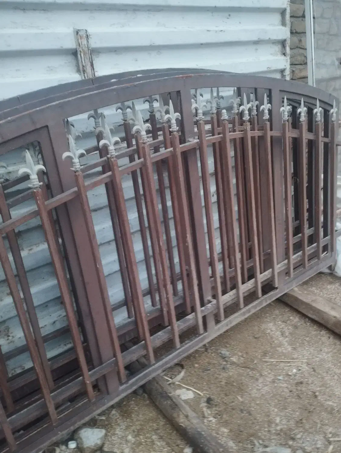 پنجره اهنی در حد نو|مصالح و تجهیزات ساختمان|کلاله, |دیوار