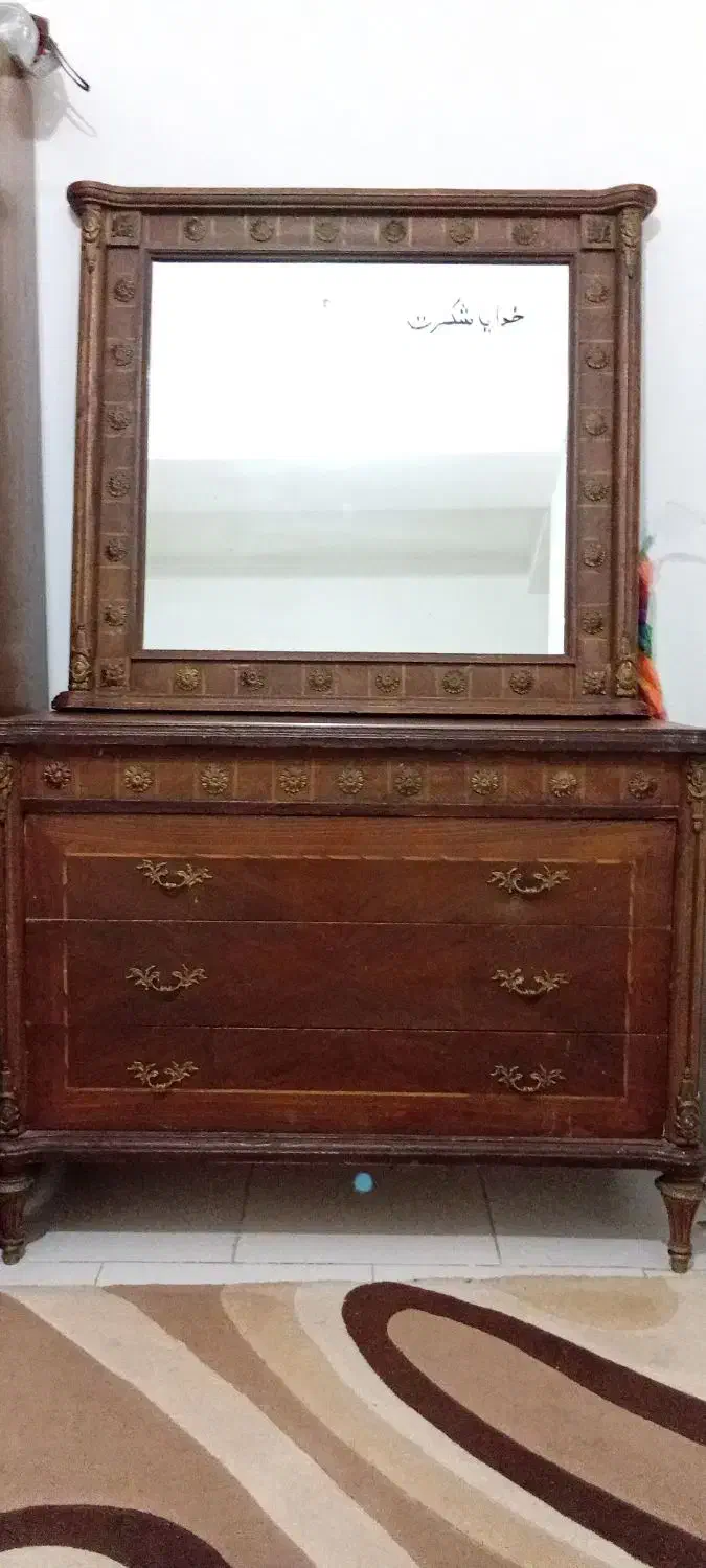 دراور چوب همراه میز|جاکفشی، کمد، دراور|رباط‌کریم, مسکن مهر آبشناسان|دیوار