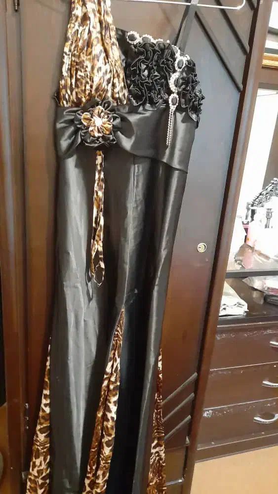 لباس مجلسی|لباس|اصفهان, ملک‌شهر|دیوار