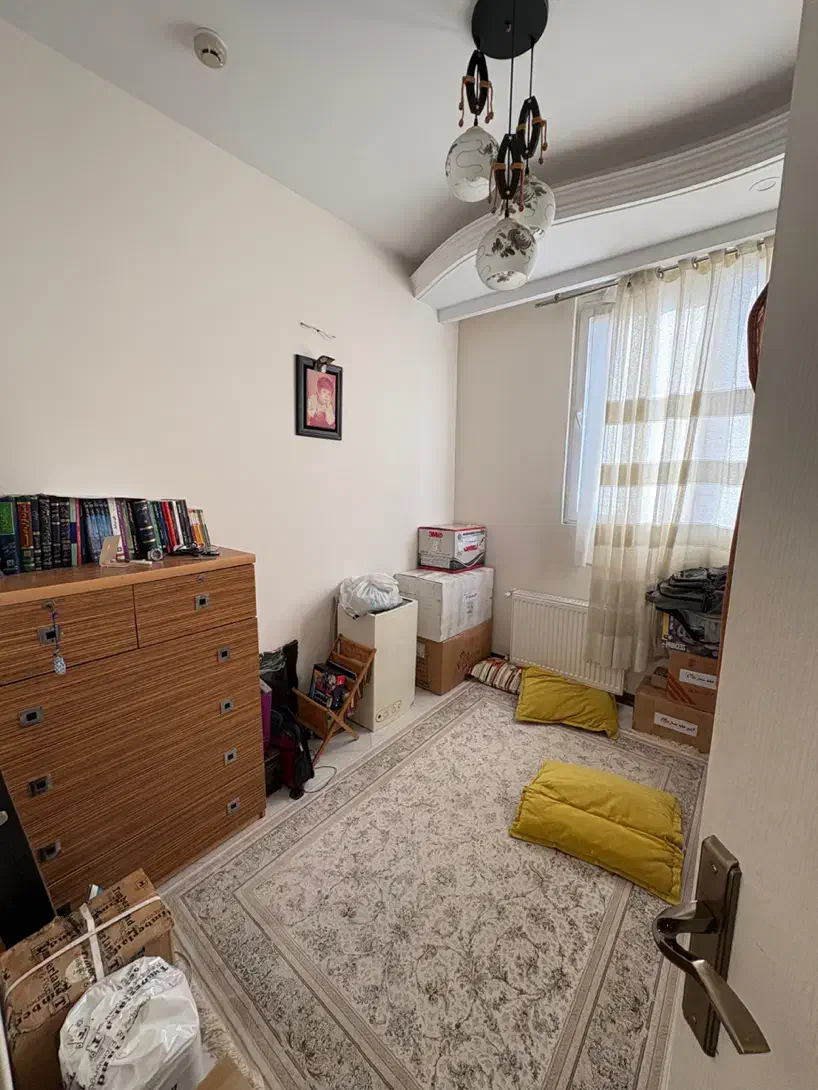 ۸۲ متر ، فول امکانات ، پیروزی