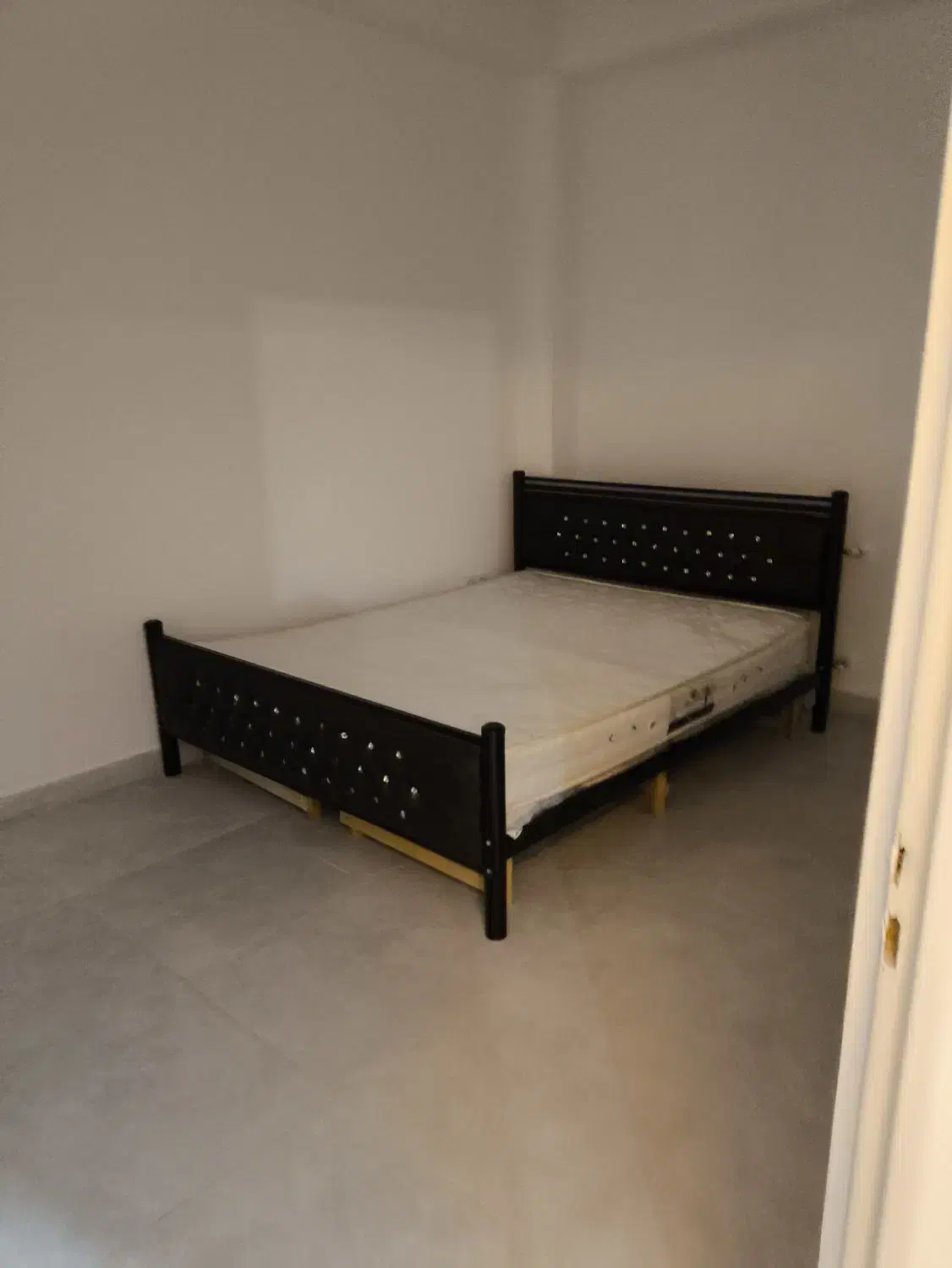 تخت دونفره|تخت و سرویس خواب|بندر انزلی, نیمه شعبان|دیوار