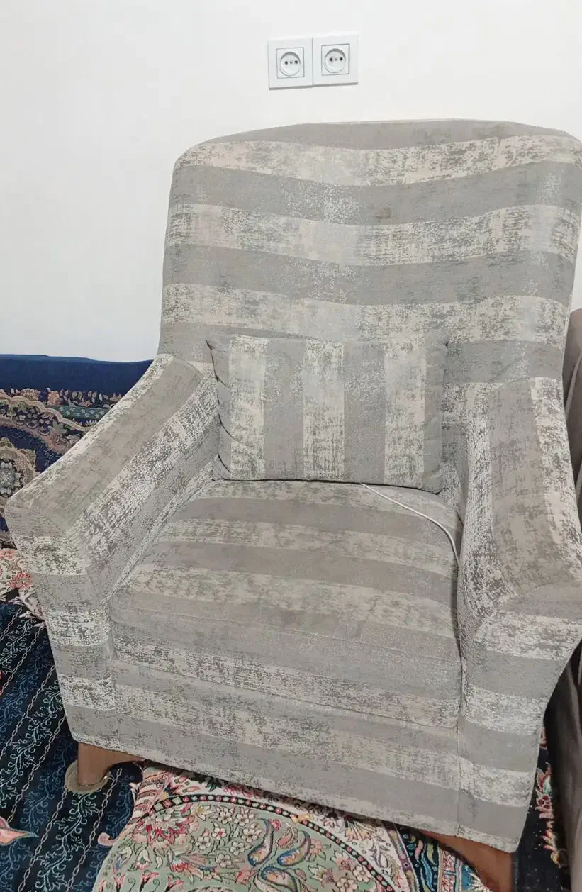 مبل تکی|مبلمان خانگی و میز عسلی|شیراز, کوشک میدان|دیوار