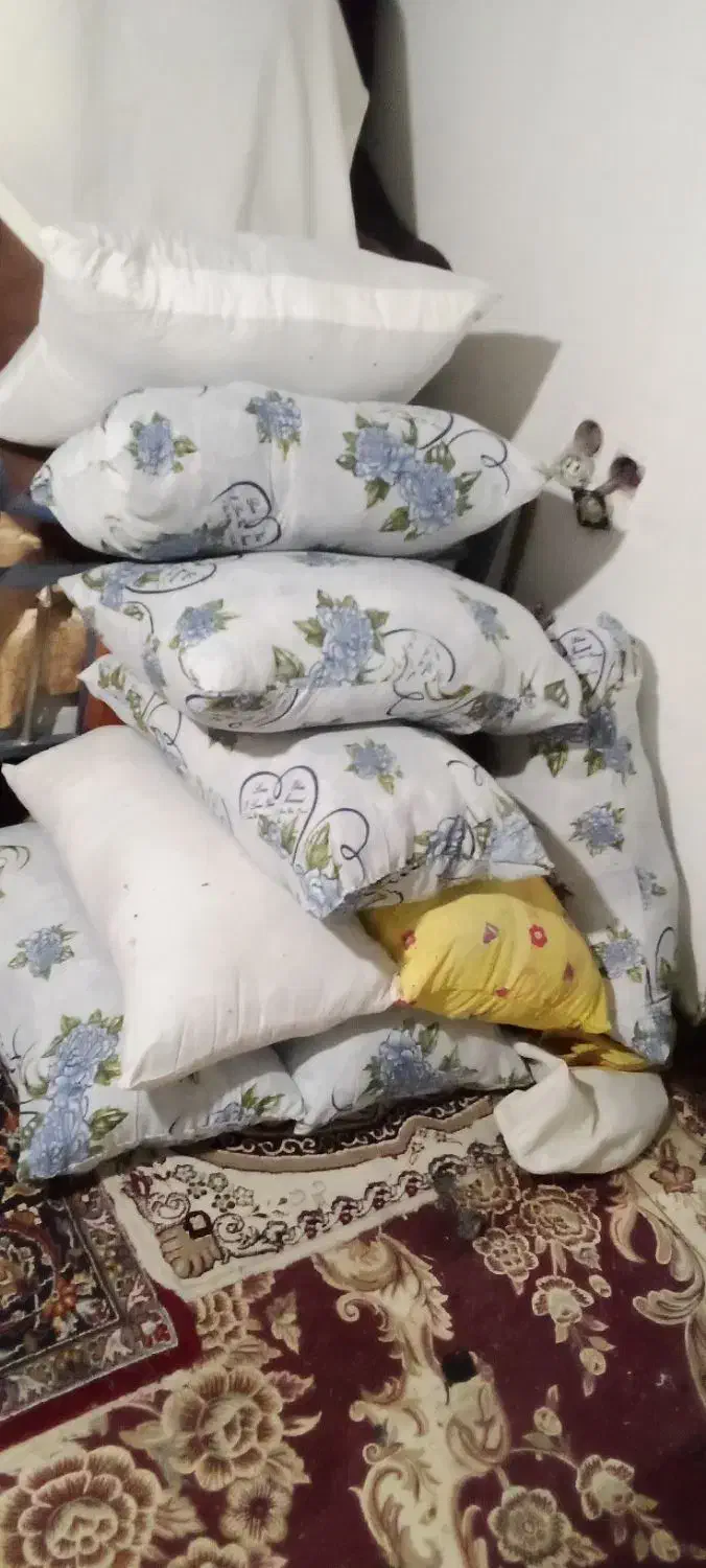 بالش|رختخواب، بالش، پتو|بلوک, |دیوار