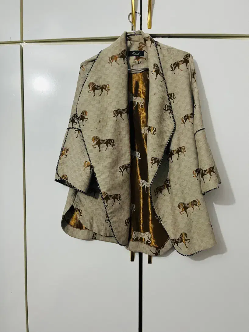 لباس|لباس|کوهدشت, |دیوار