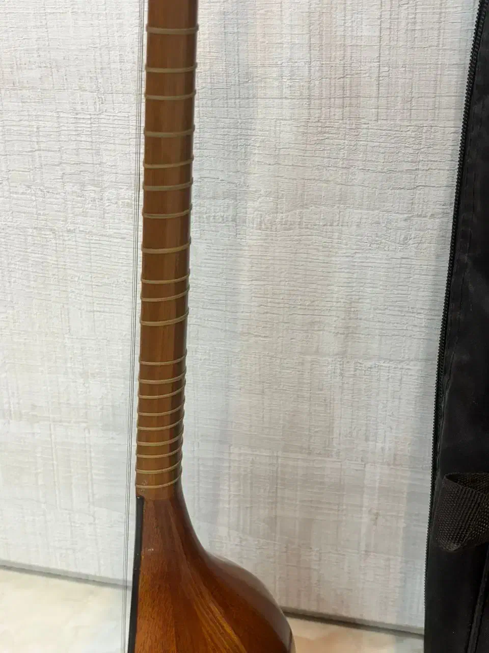 سه تار|سازهای سنتی|بوشهر, |دیوار