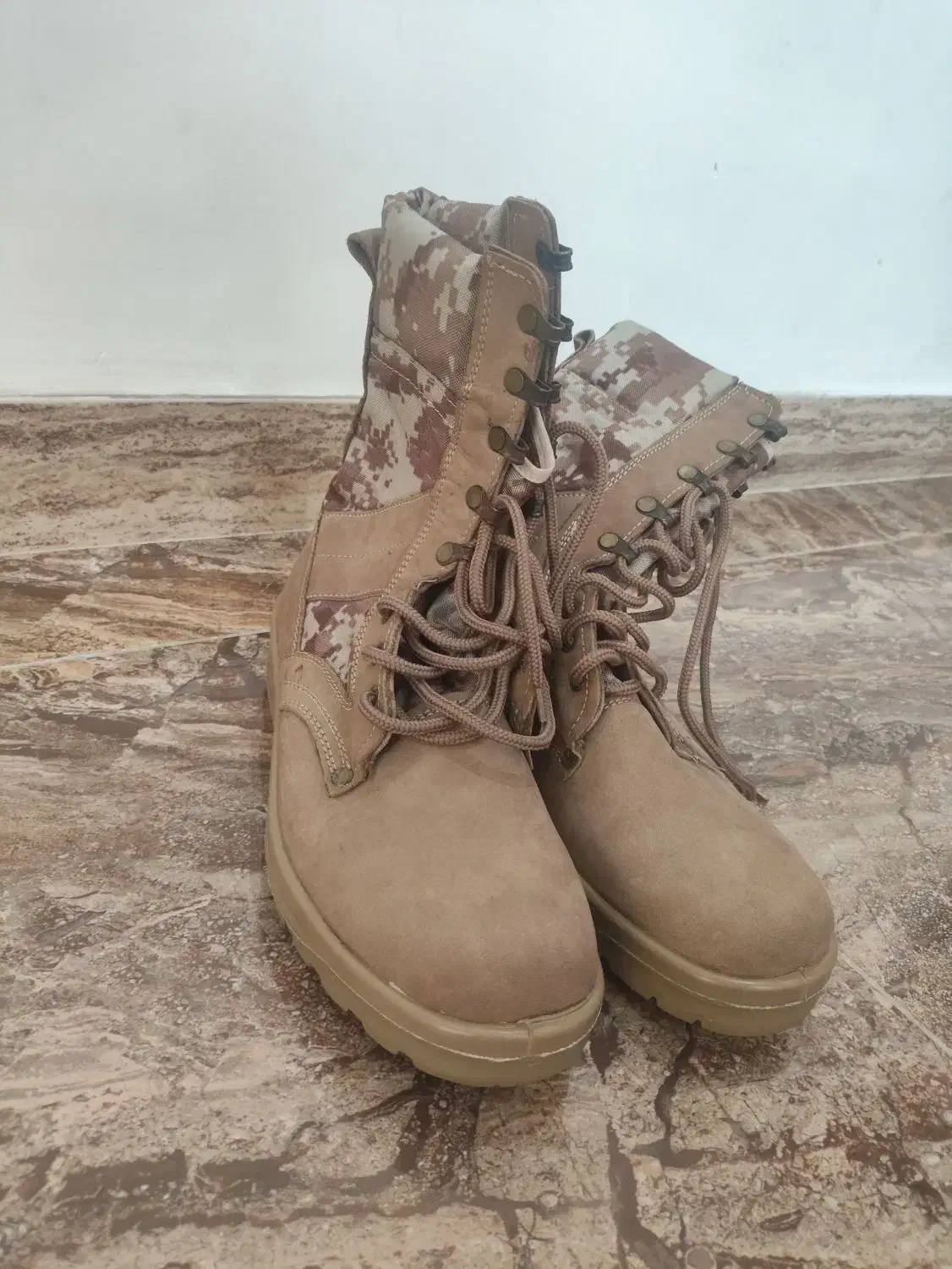 پوتین|کوهنوردی و کمپینگ|رشت, بازار|دیوار