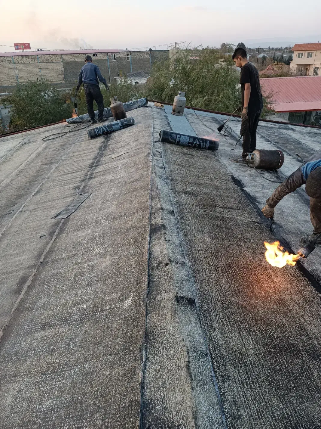 نصب ایزوگام شرق و لکه گیری کلی و جزئی سراسر مشهد|خدمات پیشه و مهارت|مشهد, هفده شهریور|دیوار