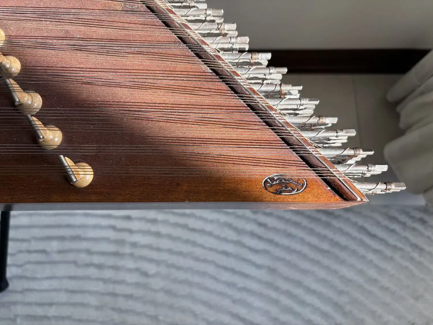 سنتور دوازده خرک ملک شاه زمانی|سازهای سنتی|ری, دیلمان|دیوار