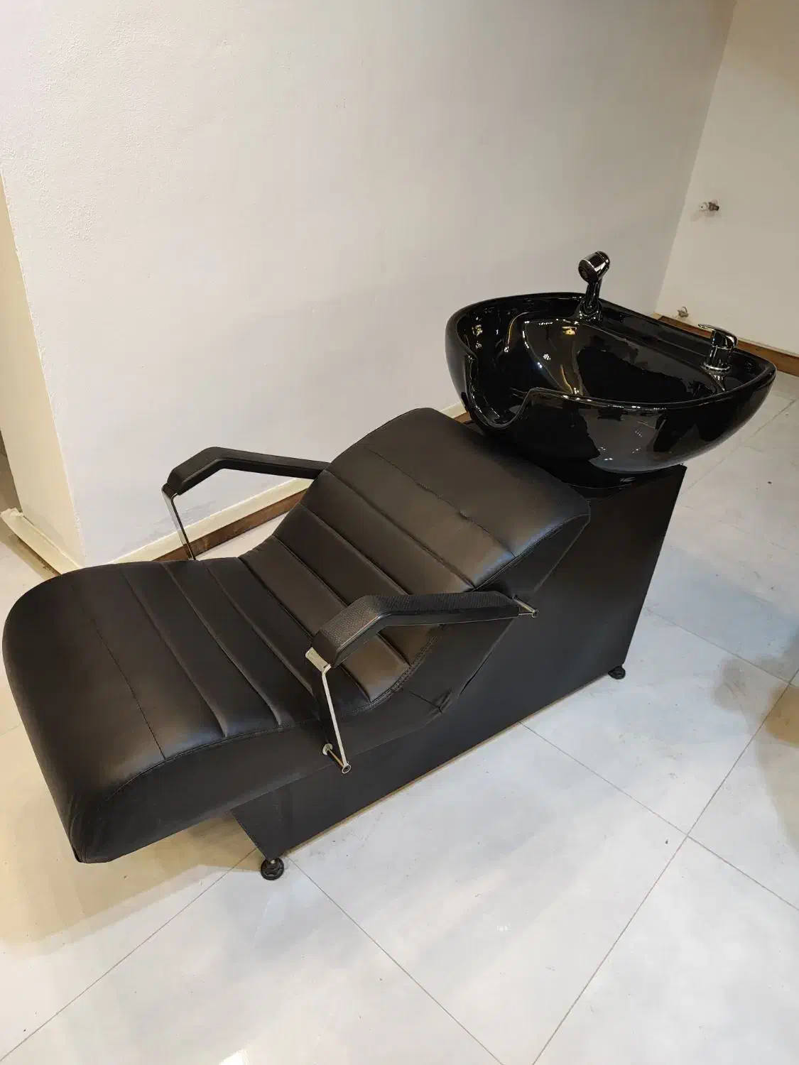 کلیه لوازم آرایشگاه وی آی پی|آرایشگاه و سالن‌های زیبایی|نوشهر, |دیوار