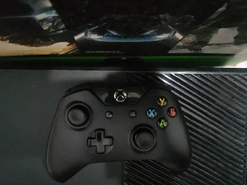 xbox one|کنسول، بازی ویدئویی و آنلاین|شیراز, گل سرخ|دیوار