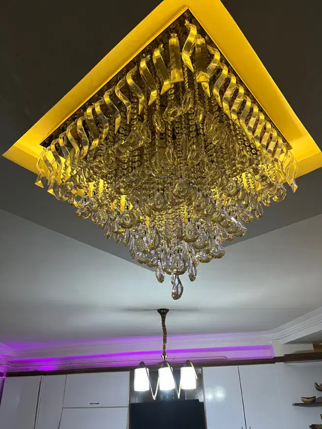 لوستر سقفی درحدنو|لوستر و چراغ آویز|رشت, کوی جام جم|دیوار