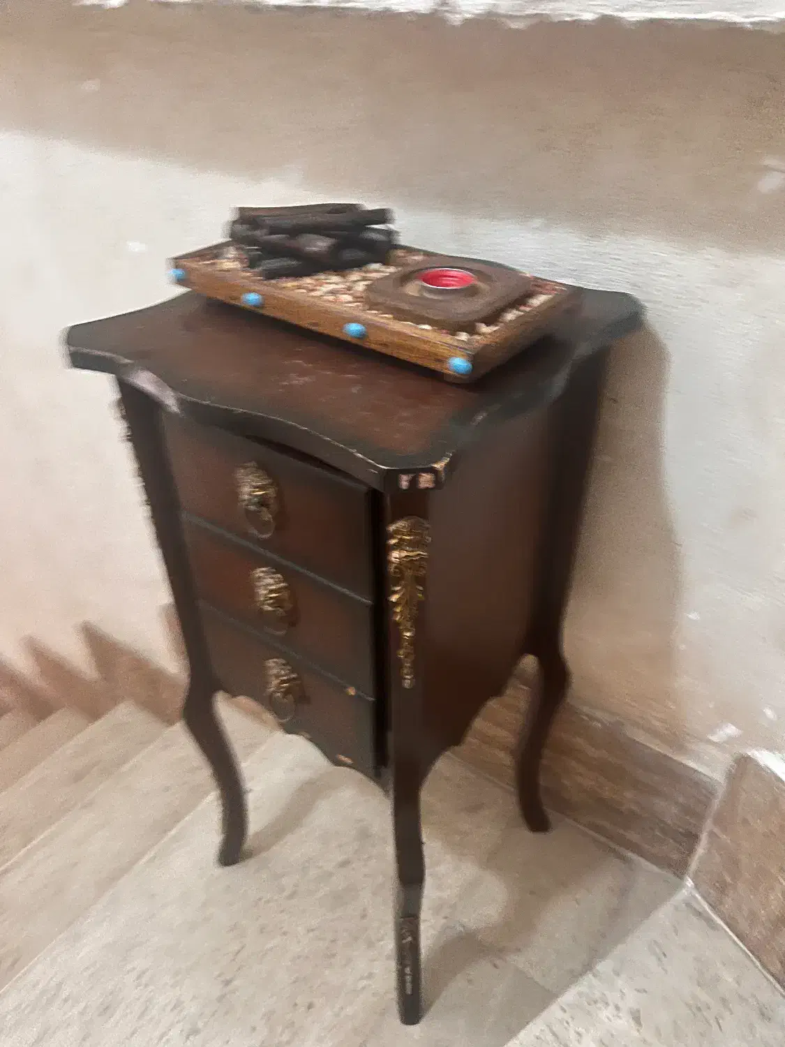 میز تلفن بسیار تمیز|میز تلفن|لاهیجان, طالقانی|دیوار