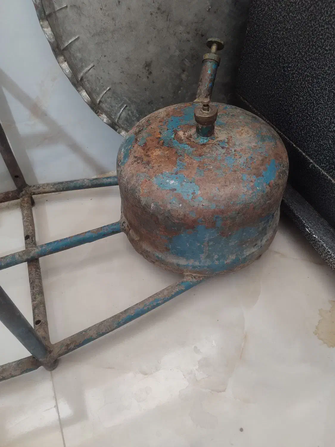 چراغ نفتی خیلی قدیمی عتیقه صحیح و سالم|کلکسیون اشیاء عتیقه|سبزوار, شهرک ابوذر|دیوار