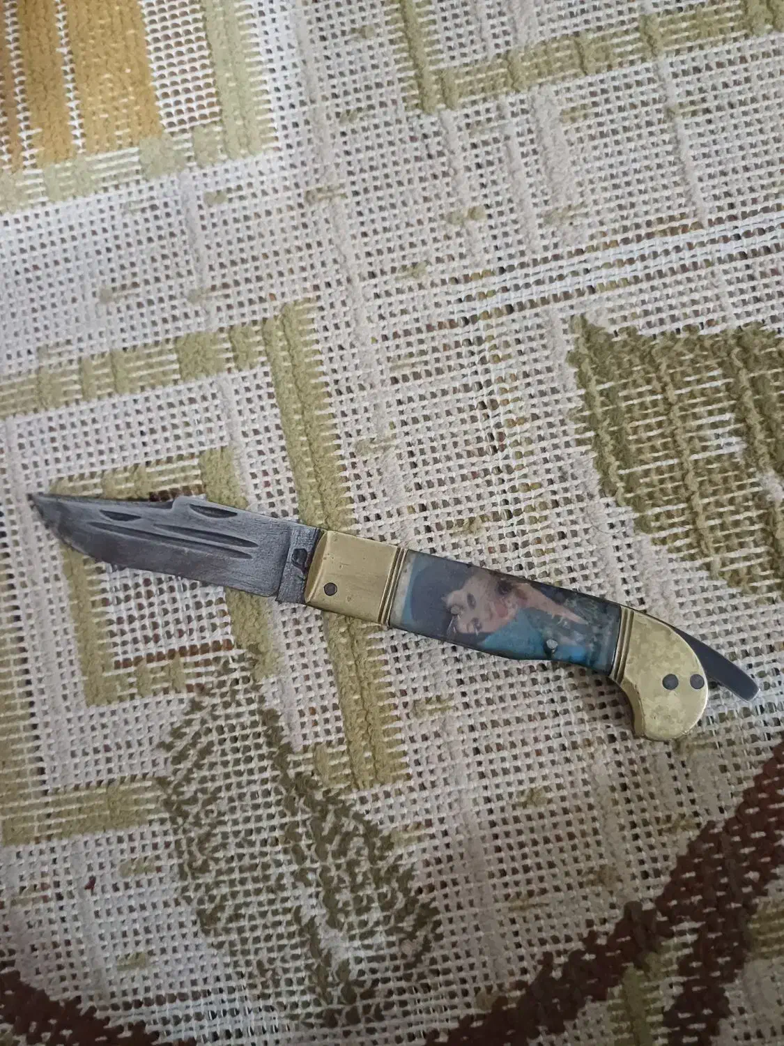 چاقوهفت دنده قدیمی و سکه زمان شاهی|کلکسیون اشیاء عتیقه|ایذه, |دیوار