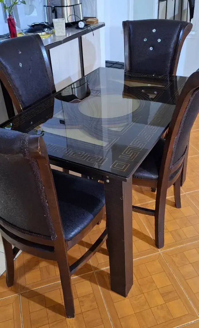 میز ناهارخوری ۴ نفره چوبی|میز و صندلی غذاخوری|شهریار, شهرک وائین|دیوار