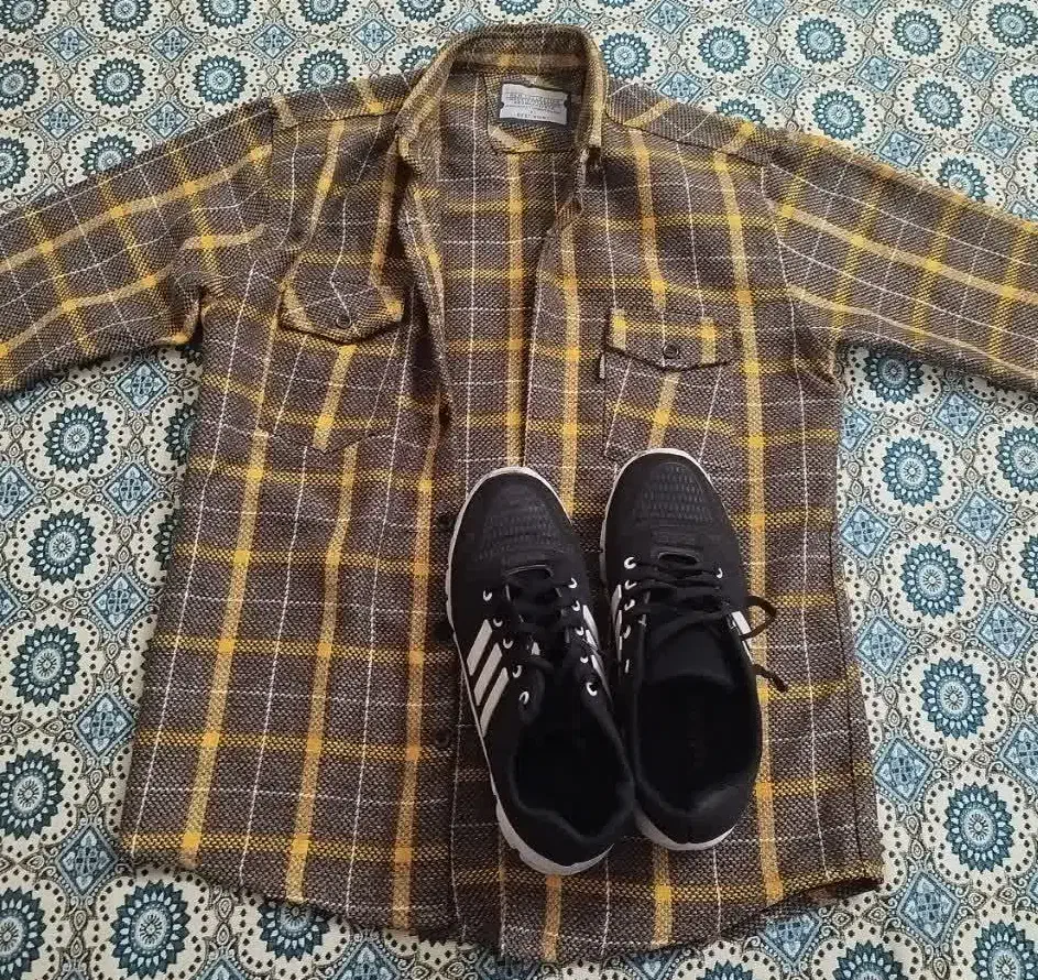 کتونی راحتی با پیرهن کُتی با تخفیف|کیف، کفش، کمربند|ری, دیلمان|دیوار