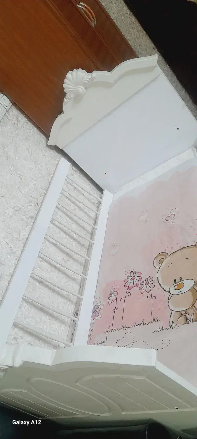 تخت و گهواره مناسب سیسمونی|تخت و صندلی بچه|مشهد, شهرک امام هادی (شهرک غرب)|دیوار