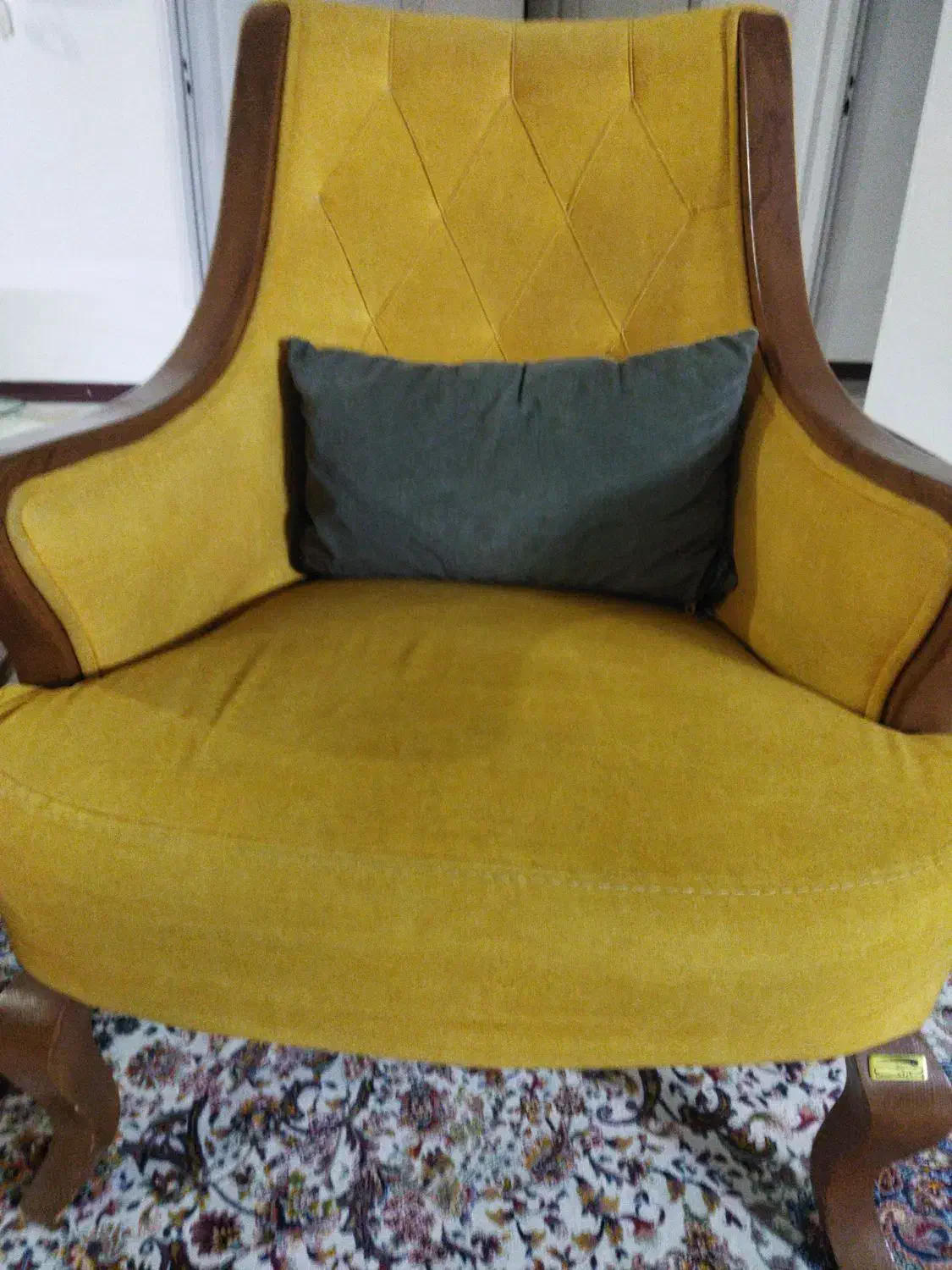 مبل نیم ست|مبلمان خانگی و میز عسلی|کرج, باغستان|دیوار