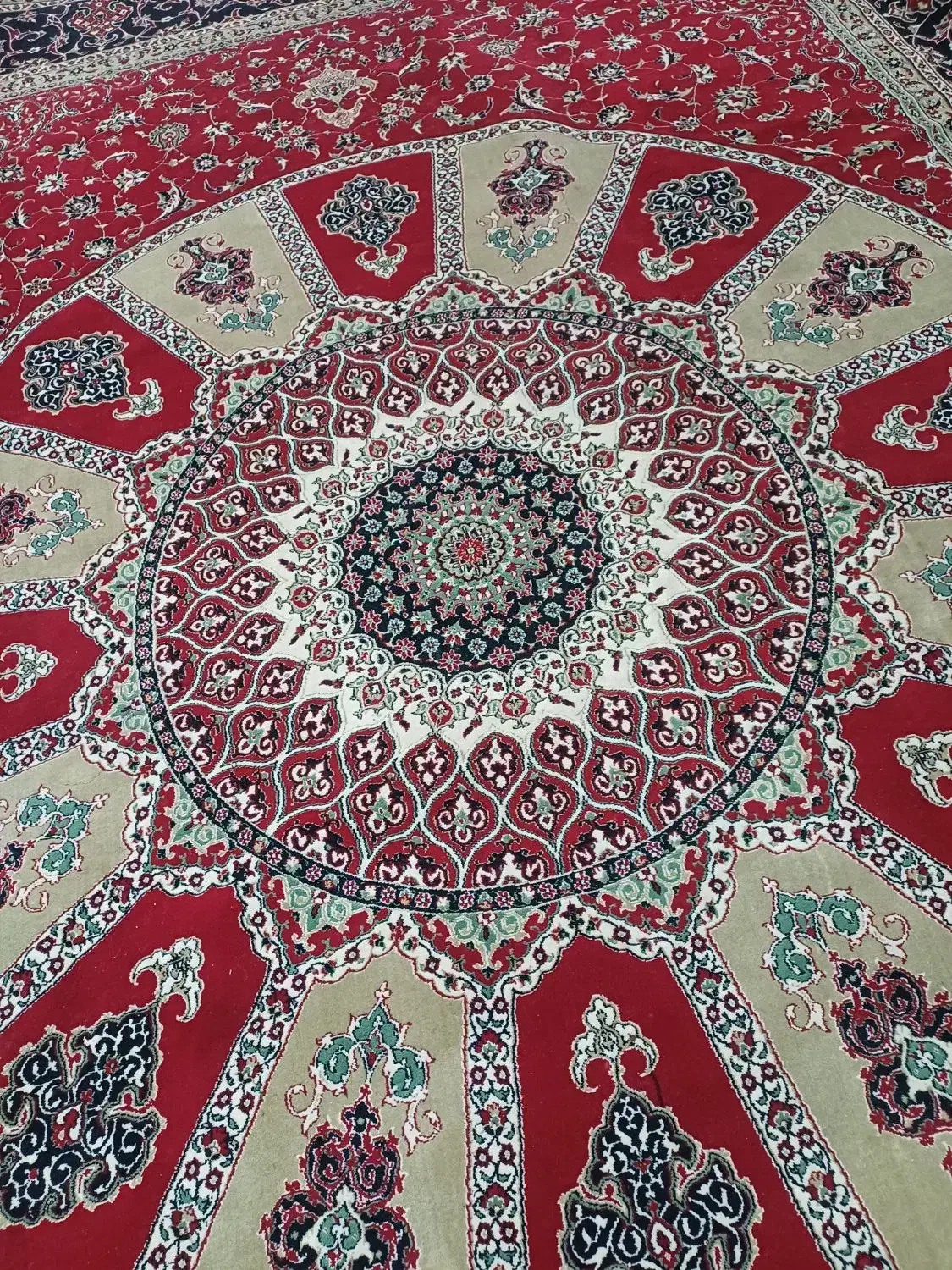 قالی قرمز|فرش|فولادشهر, مسکن مهر فولادشهر|دیوار