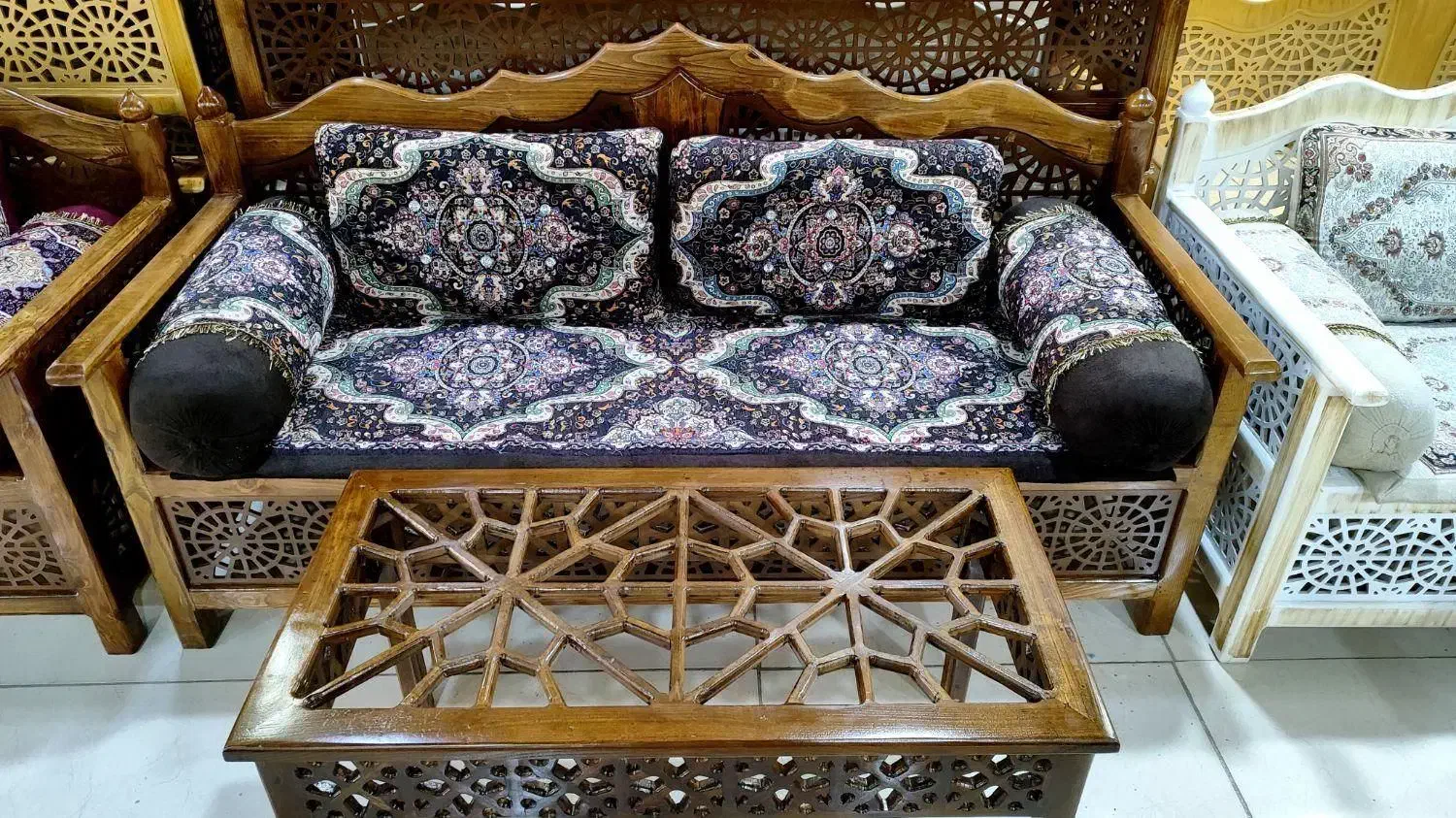 تخت سنتی و مبل سنتی ۲×۷۰|مبلمان خانگی و میز عسلی|اصفهان, نصرآباد|دیوار