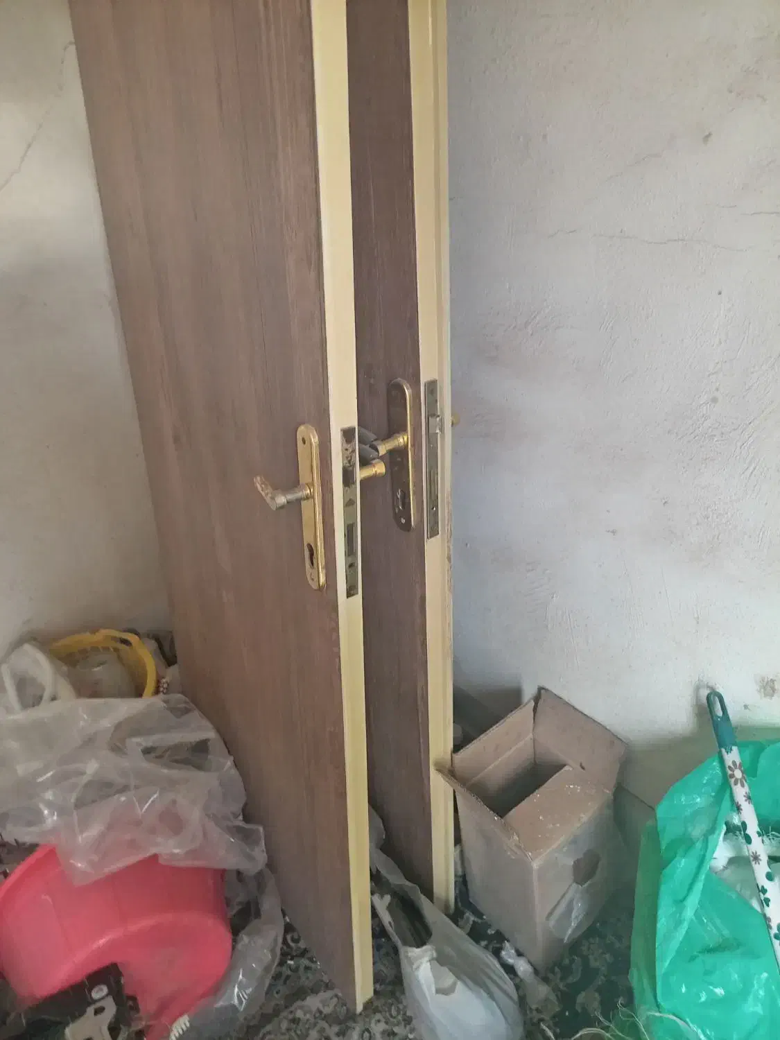 دو عدد درِ فیبری|لوازم سرویس بهداشتی|زرند, |دیوار