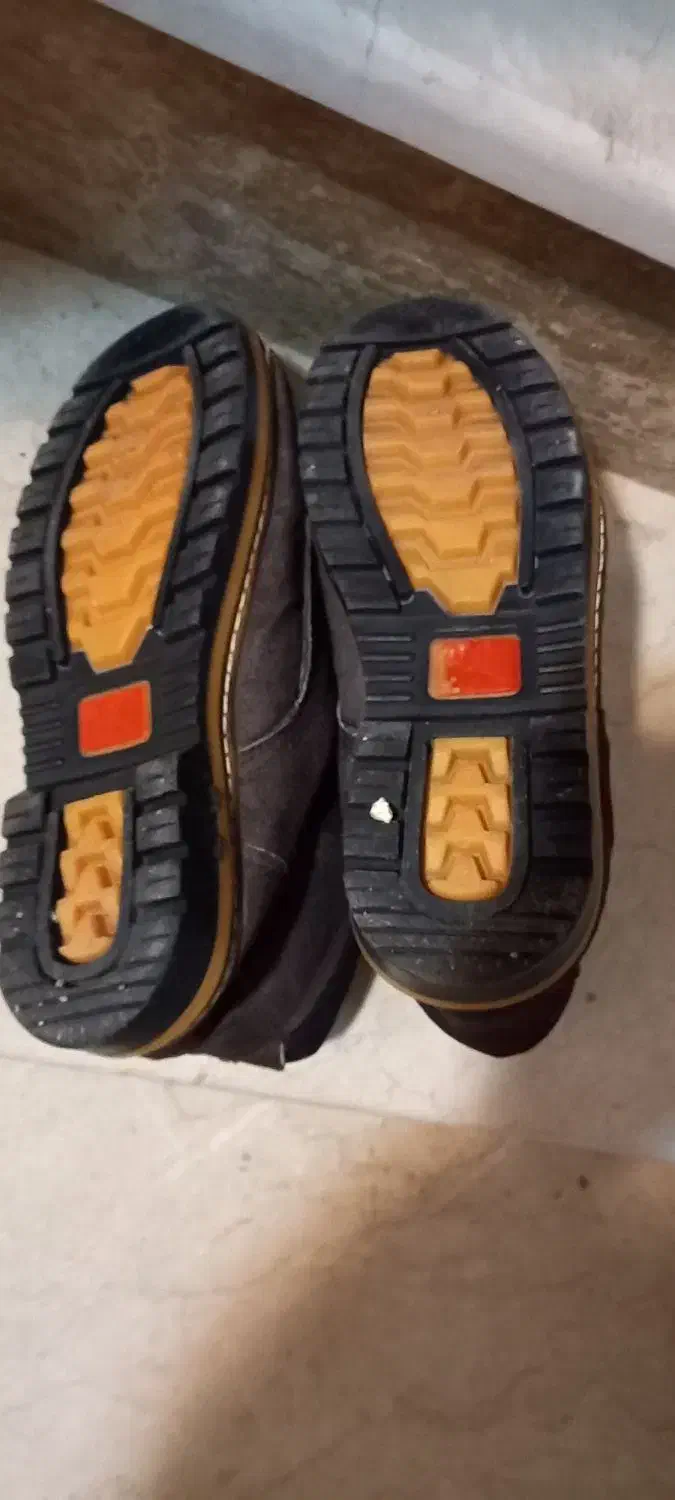 کفش کاترپیلارجنس رویه وکفی محکم سایز۴۳-۴۴|کیف، کفش، کمربند|اصفهان, ملک|دیوار