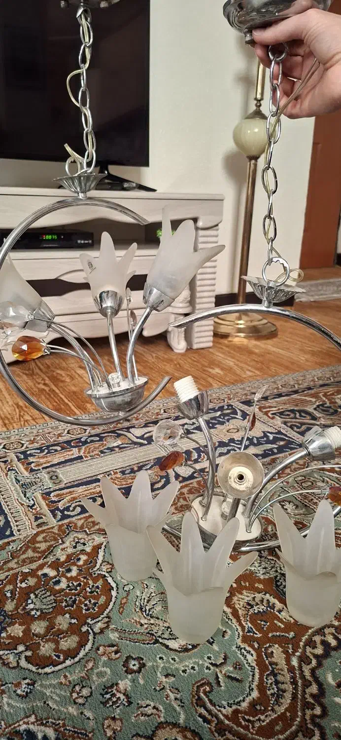 لوستر سه شاخه|لوستر و چراغ آویز|شاهین‌شهر, شهرک گلدیس|دیوار