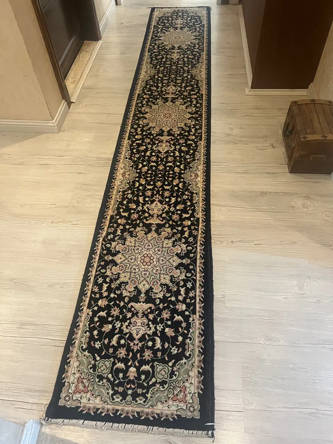 دوتا فرش راهرویی|فرش|رشت, گلسار|دیوار