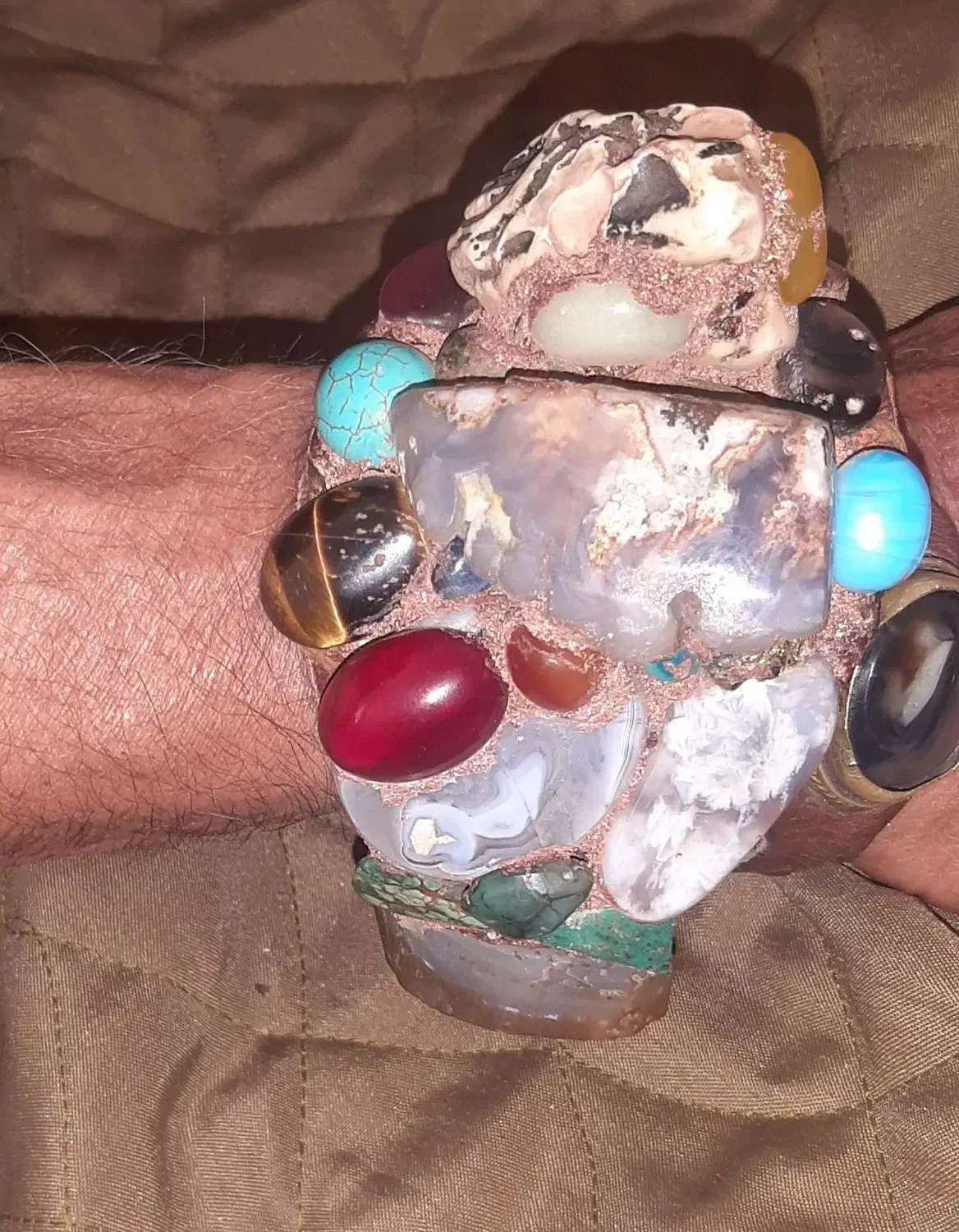 بازو بند پهلوانی|جواهرات|گلبهار, شهر جدید گلبهار|دیوار