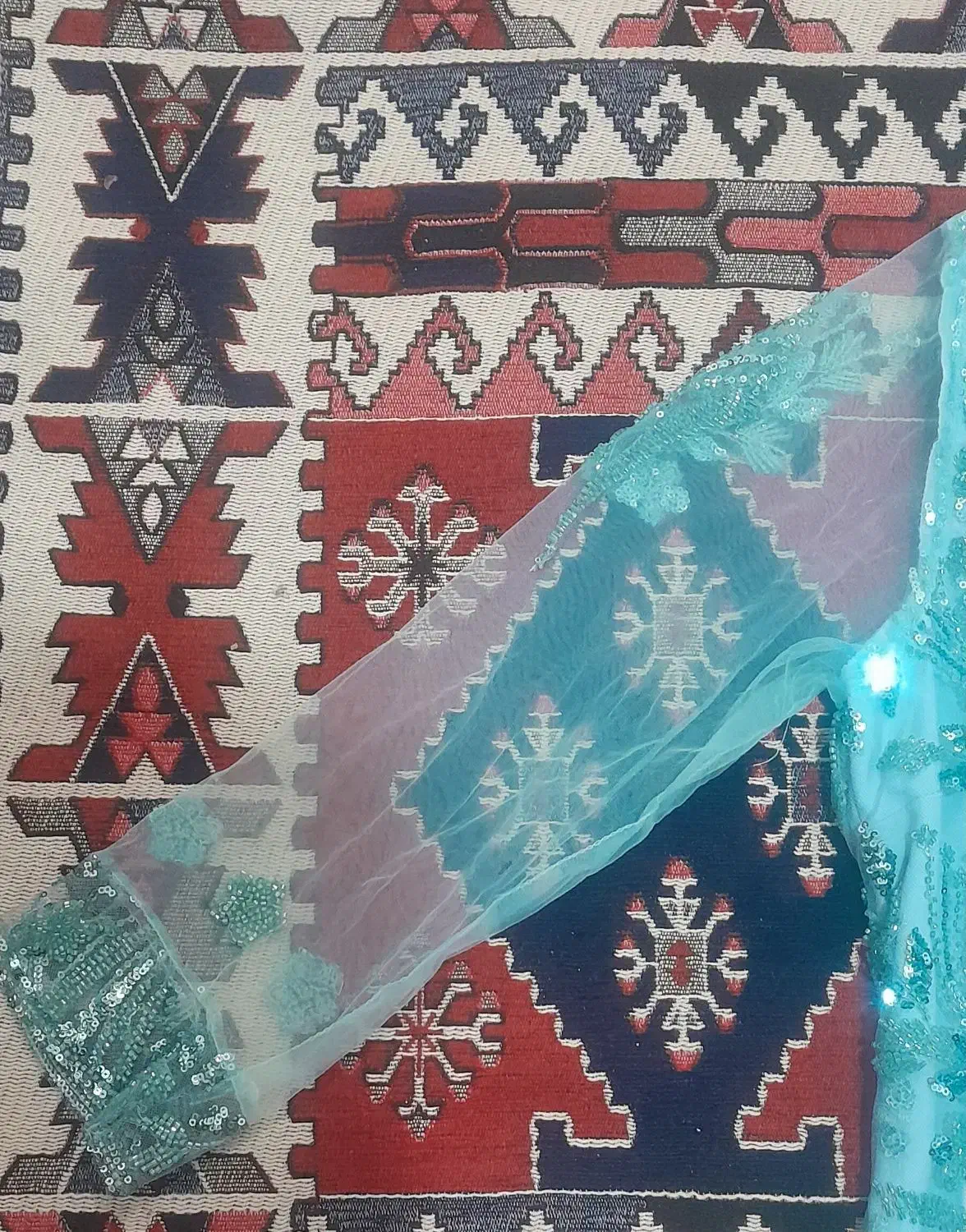 لباس مجلسی|لباس|میانه, |دیوار