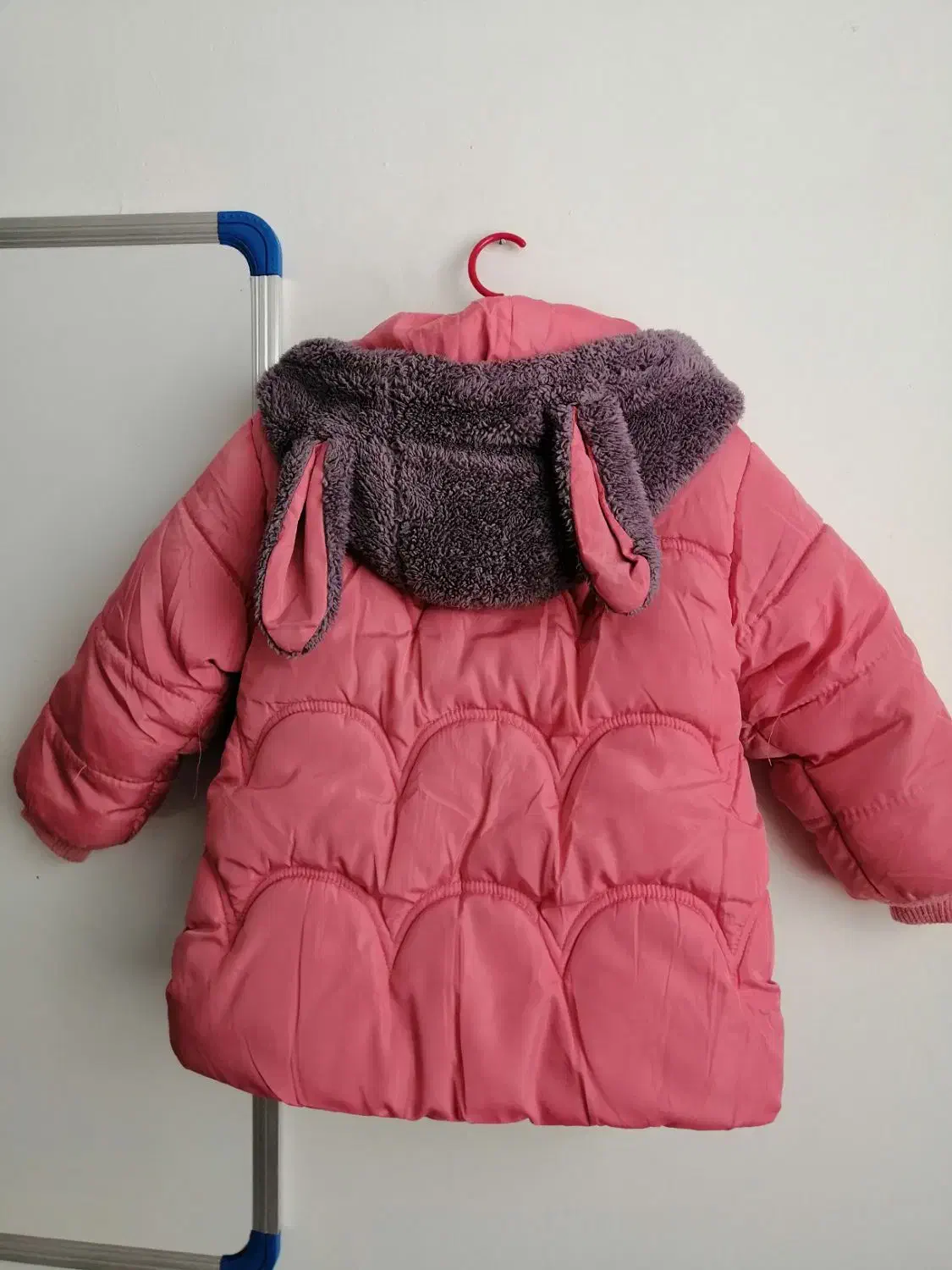 کاپشن بچگانه|کفش و لباس بچه|میانه, |دیوار