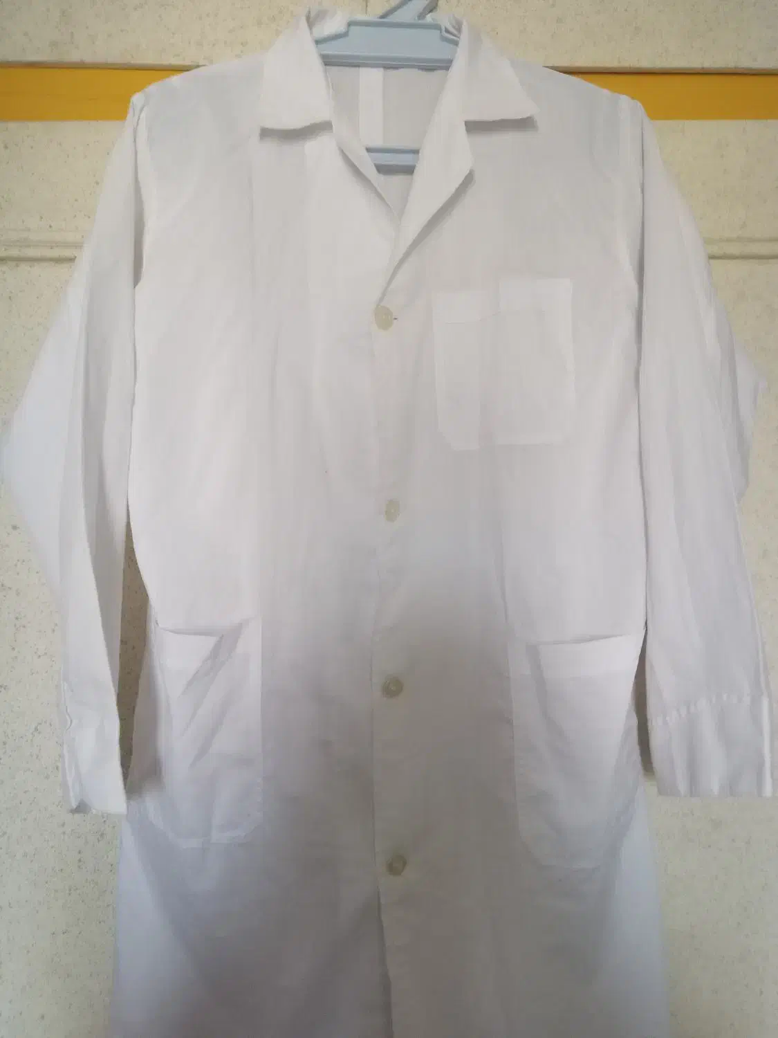 لباس‌پزشکی|لباس|رشت, چمارسرا|دیوار