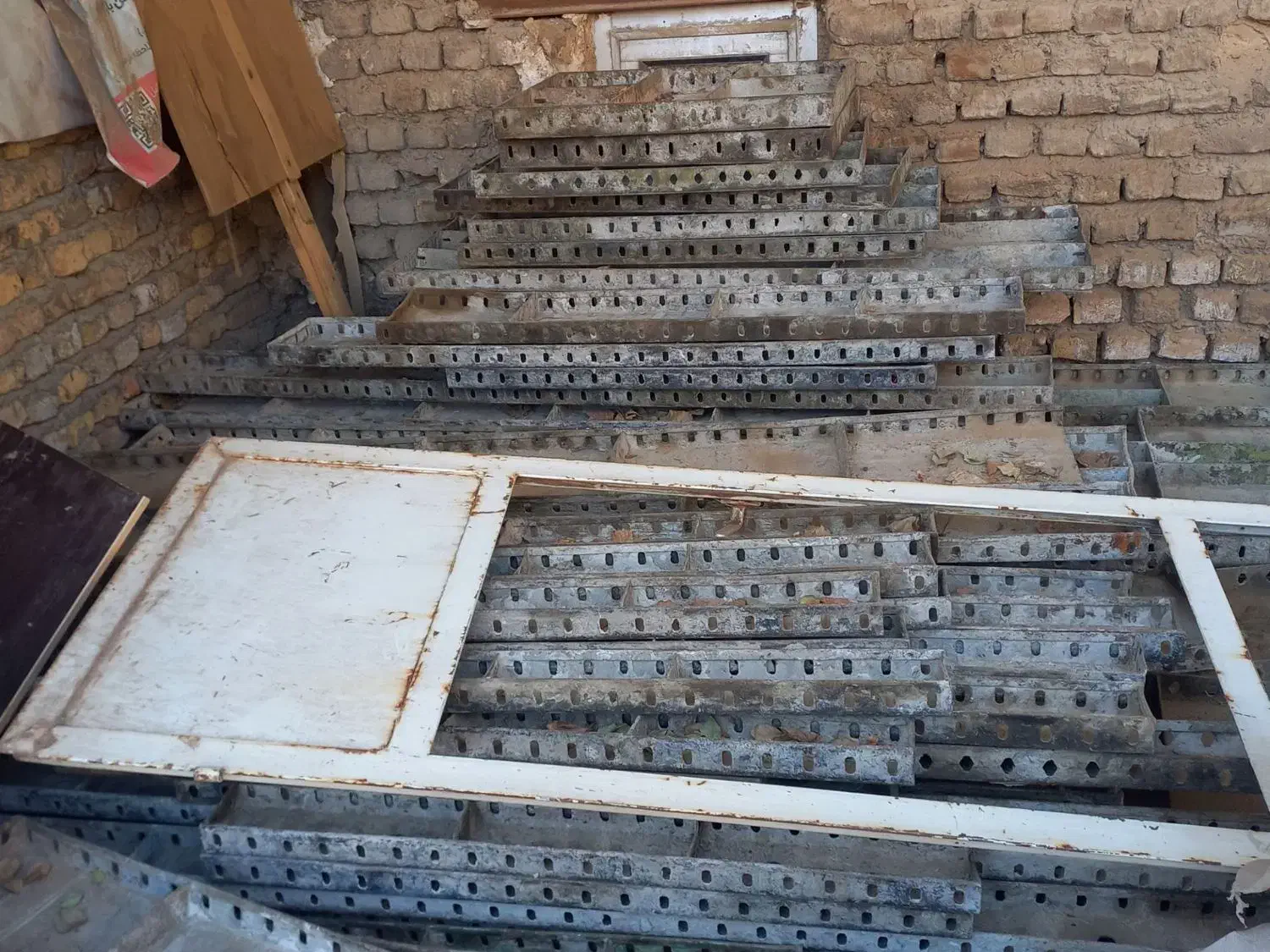 فروشنده جک و لوله و ورق و قالب هستم|عمدهفروشی|ورامین, ورامین|دیوار