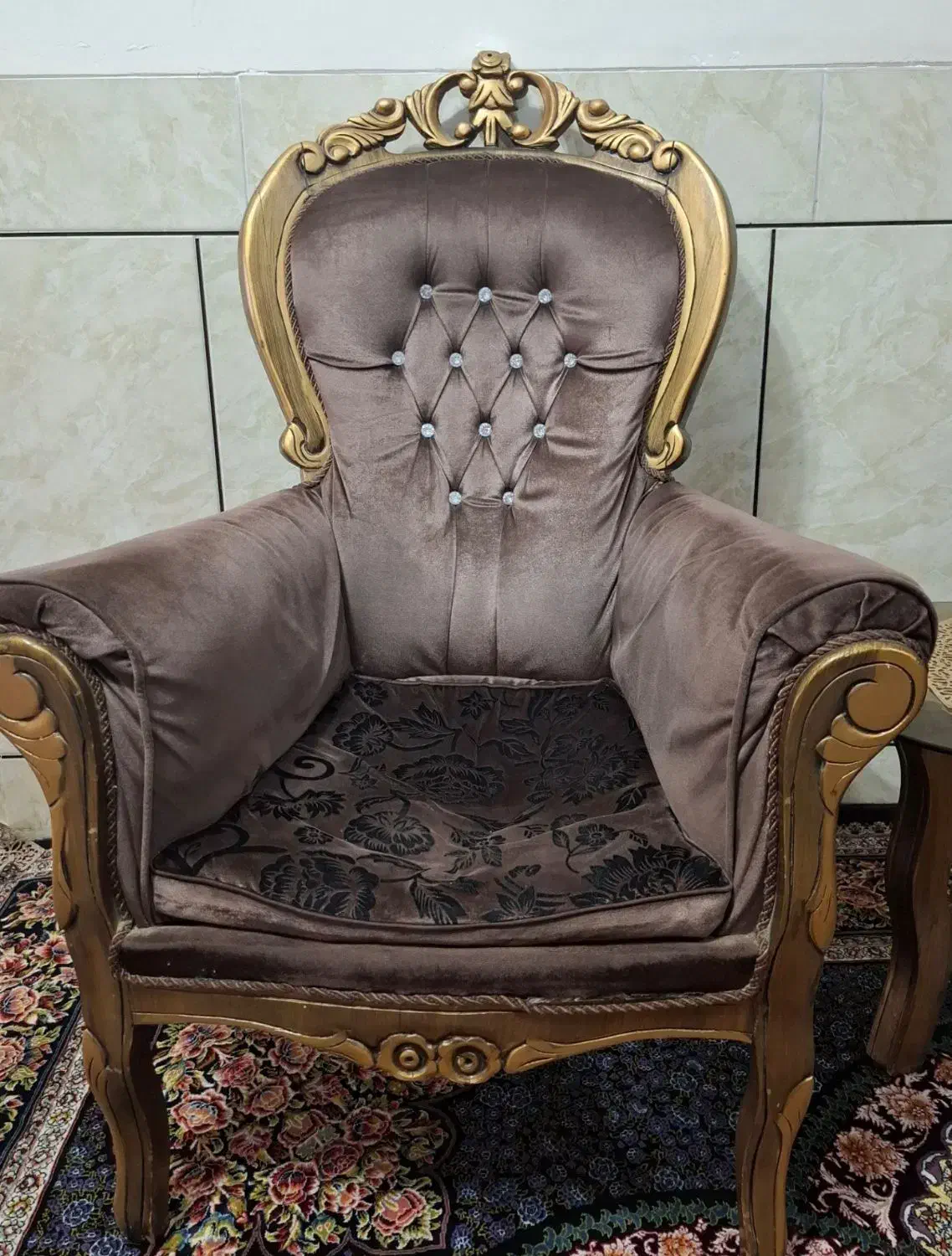 مبل|مبلمان خانگی و میز عسلی|نجف‌آباد, قلعه سفید|دیوار