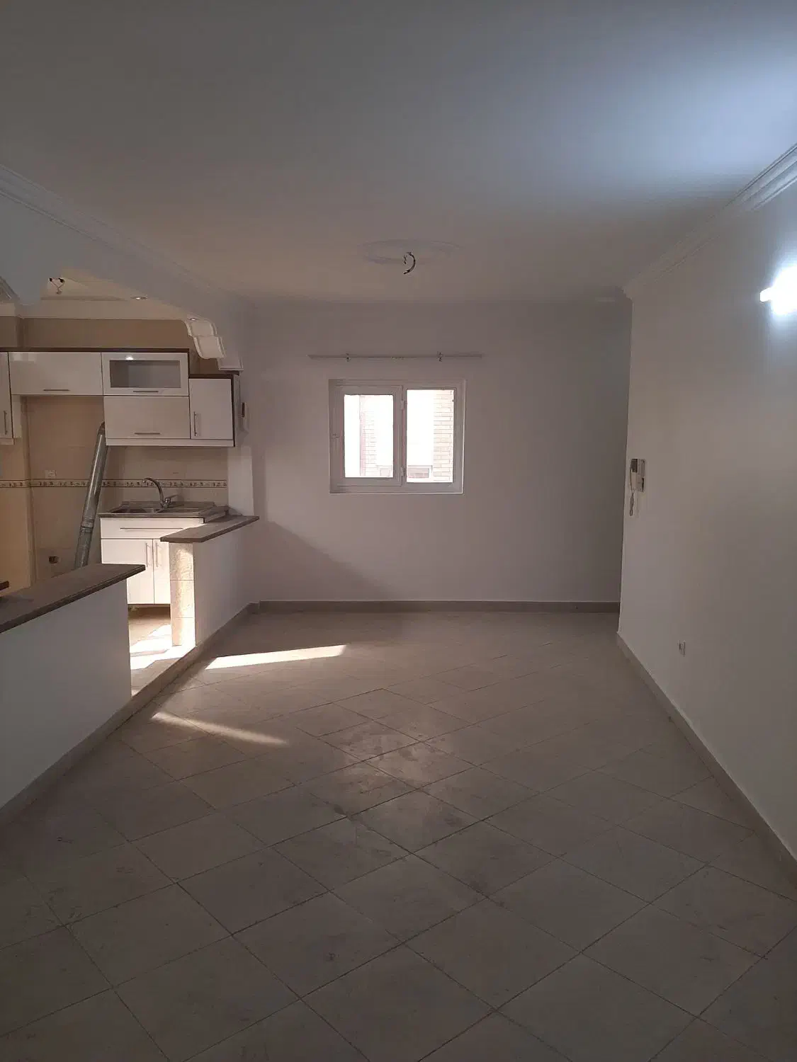 ۶۰ متر ۱خواب ط۳ با پارکینگ پیروزی بلوارنیکنام شرقی