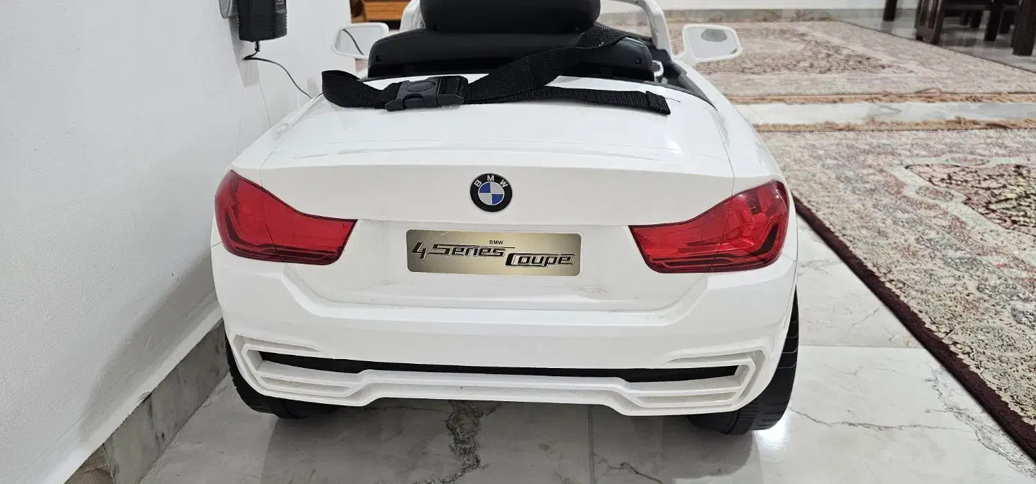 ماشین شارژی BMW دو موتوره سالم و تمییز|اسباب‌‌بازی|رشت, معلم|دیوار