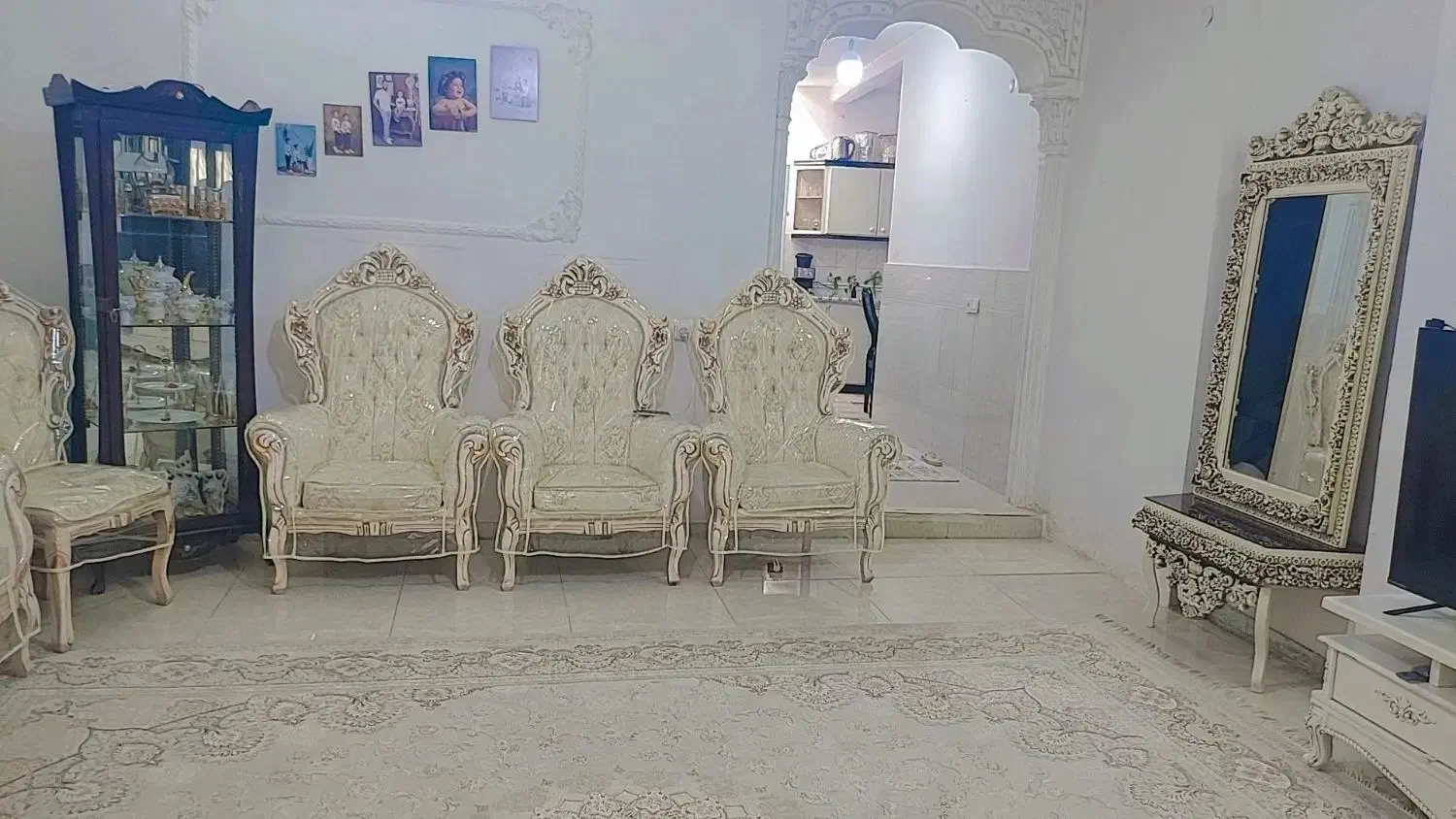 مبل سلطنتی 9نفره به همراه کاور نو .. میزتلویزیون.|مبلمان خانگی و میز عسلی|نیشابور, رحمت آباد|دیوار