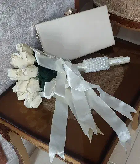 دسته گل عروس به همراه کیف|گل مصنوعی|رباطکریم, رباطکریم|دیوار