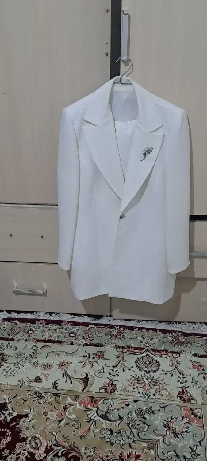 کت شلوار سفید|لباس|مشکیندشت, |دیوار