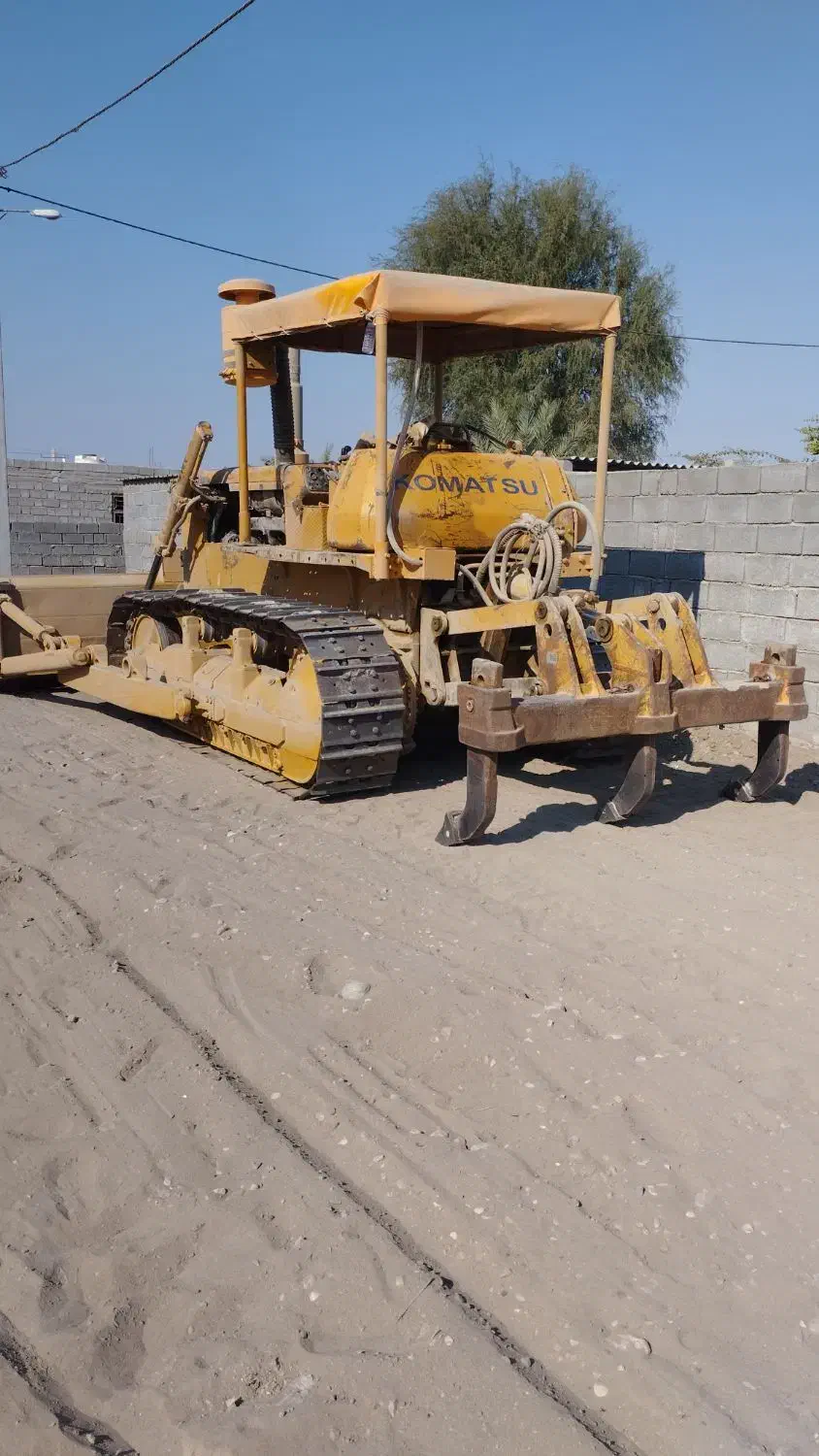 بلدوزر65|خودرو سنگین|تخت, |دیوار