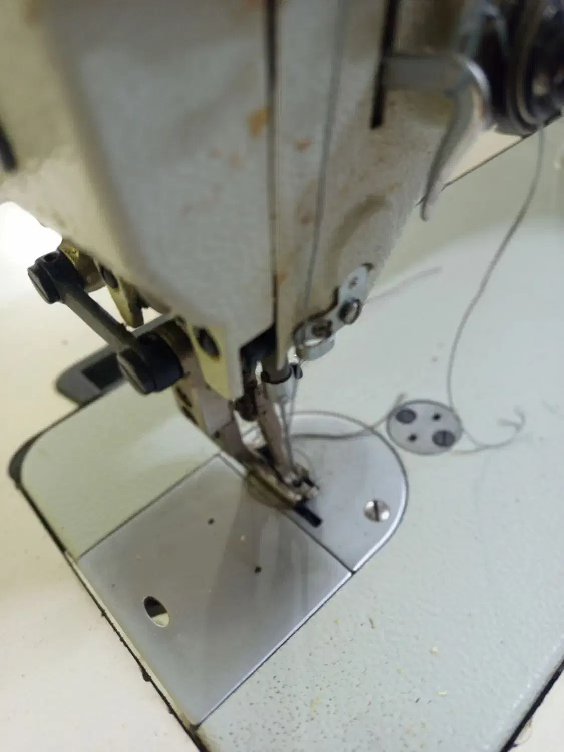 چرخ ‌خیاطی‌دو‌پایه|ماشین‌آلات صنعتی|مشهد, انقلاب|دیوار